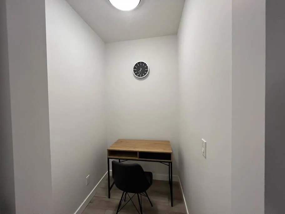 Cozy New Suite In Nw Calgary