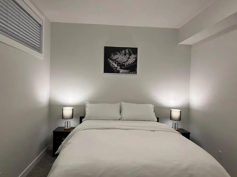 Cozy New Suite In Nw Calgary