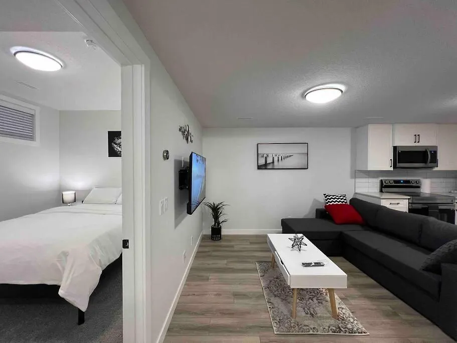 Cozy New Suite In Nw Calgary Apartment