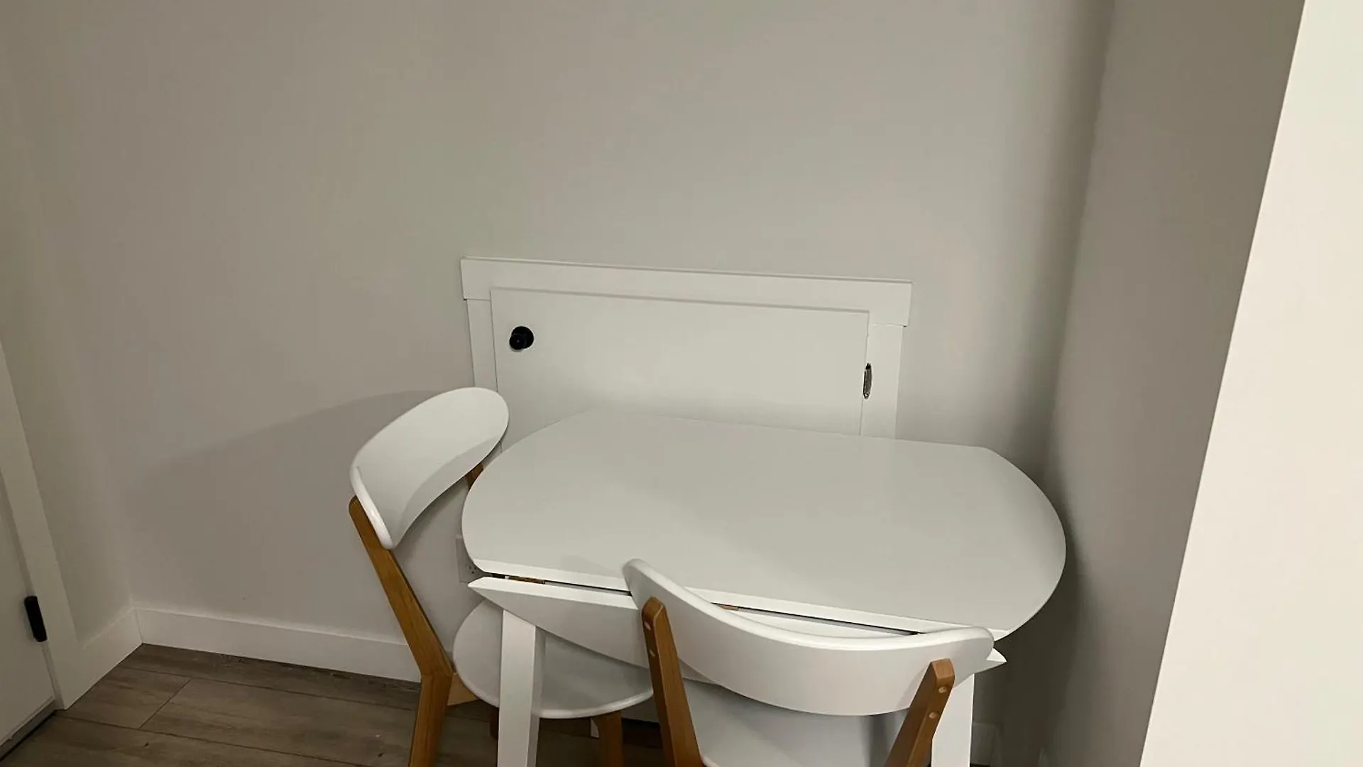 Cozy New Suite In Nw Calgary Apartment