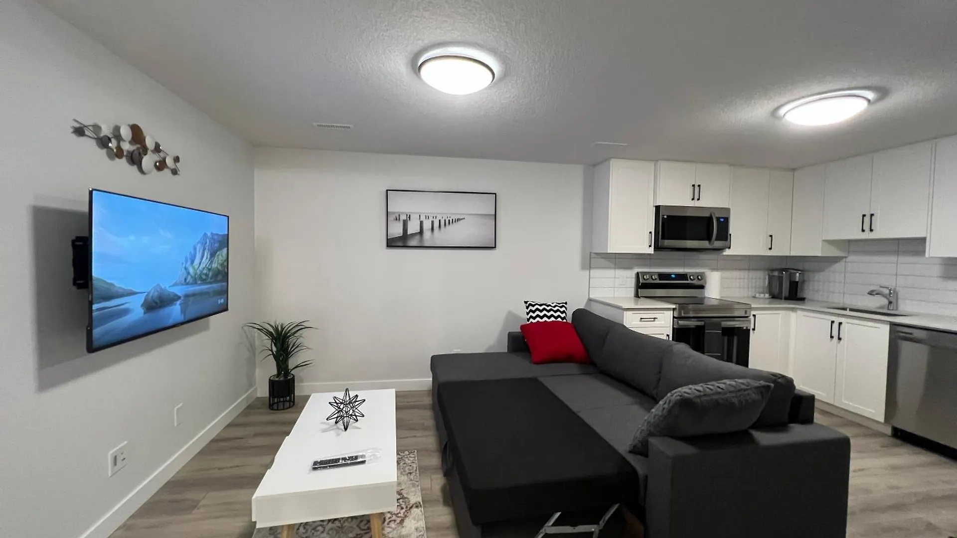 Cozy New Suite In Nw Calgary Apartment