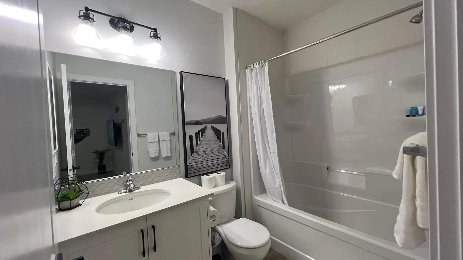 Apartment Cozy New Suite In Nw Calgary
